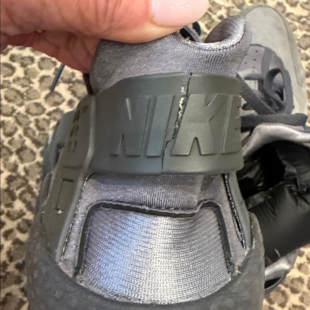 Nike Air Huarache Men's size 13 grey & Black Nike Sneakers. LOOK! - Picture 11 of 13
